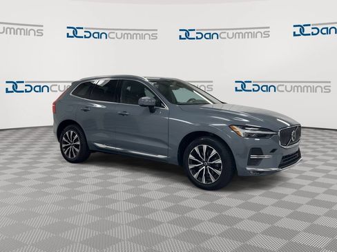 Used 2023 Volvo XC60 B5 Plus FWD image 2
