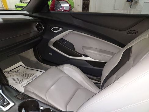 Used 2023 Chevrolet Camaro LT w/ Technology Package image 11