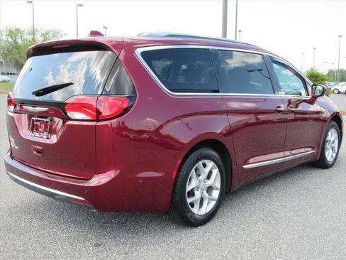 Used 2019 Chrysler Pacifica Touring-L Plus w/ Advanced Safetytec Group image 6