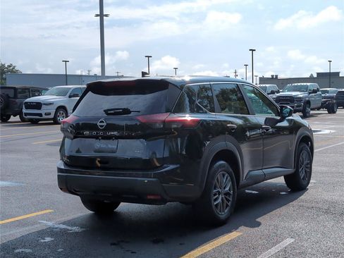Used 2024 Nissan Rogue S AWD/4WD image 7