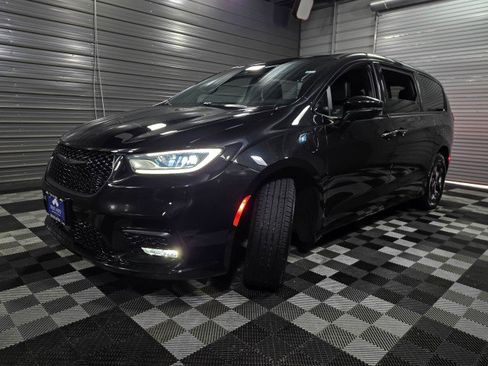 Used 2023 Chrysler Pacifica Touring-L w/ S Appearance Package FWD image 42