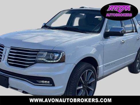 Used 2017 Lincoln Navigator Reserve image 1