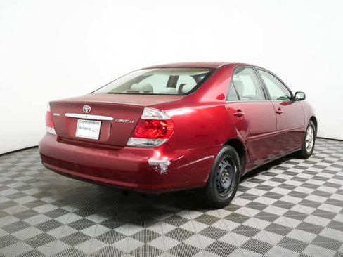 Used 2005 Toyota Camry LE FWD image 3
