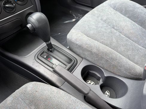 Used 2002 Hyundai Elantra GLS image 18