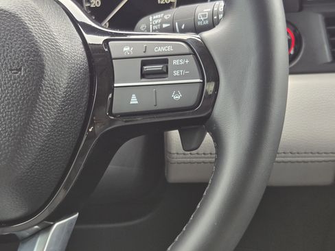 Certified 2025 Honda Pilot Touring image 29