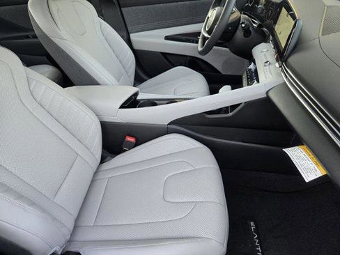 New 2025 Hyundai Elantra Limited image 9