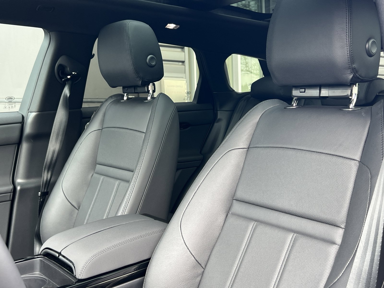 New 2025 Land Rover Range Rover Evoque Dynamic SE AWD/4WD image 18