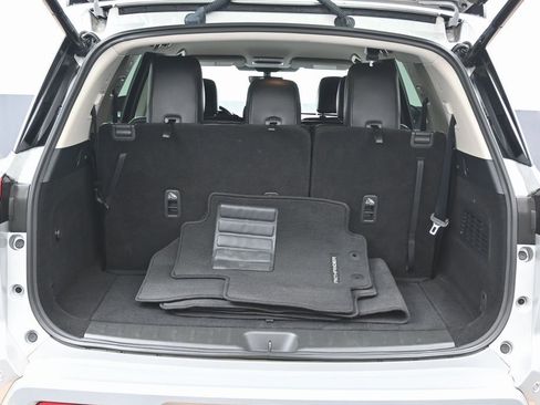 Used 2023 Nissan Pathfinder SL w/ Black Appearance Package image 16