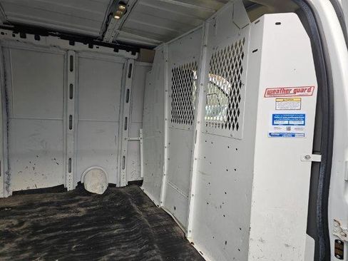 Used 2017 Chevrolet Express 2500 RWD image 24