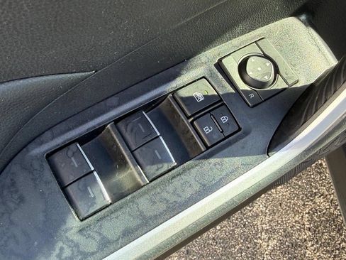 Used 2025 Toyota RAV4 XLE AWD/4WD image 21