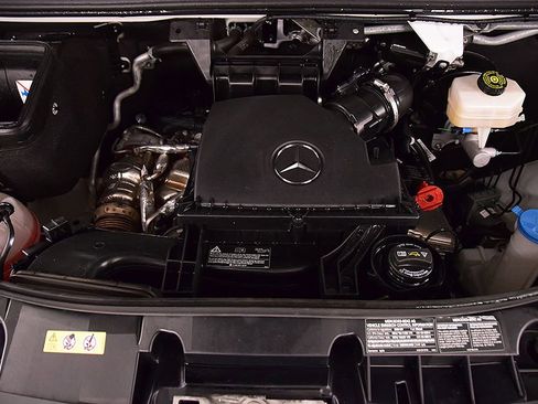 Used 2025 Mercedes-Benz Sprinter 2500 image 33
