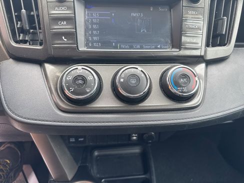 Used 2015 Toyota RAV4 LE AWD/4WD image 24