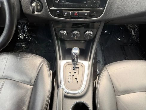 Used 2013 Chrysler 200 Limited FWD image 20