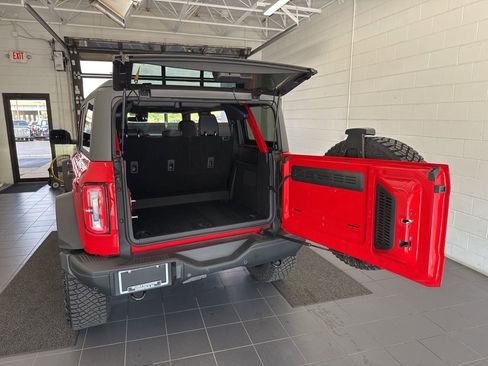Used 2024 Ford Bronco Badlands w/ Sasquatch Package AWD/4WD image 9