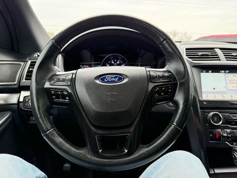 Used 2018 Ford Explorer XLT w/ Equipment Group 202A image 22