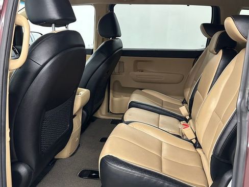 Used 2017 Kia Sedona LX w/ LX Essentials Premium Package FWD image 23