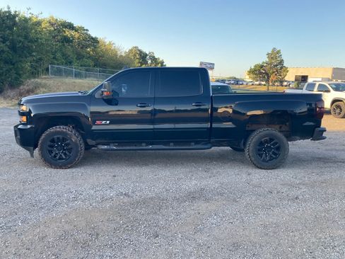 Used 2017 Chevrolet Silverado 2500 LT w/ Midnight Edition AWD/4WD image 3