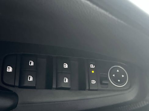 Used 2025 Kia Seltos S FWD image 17