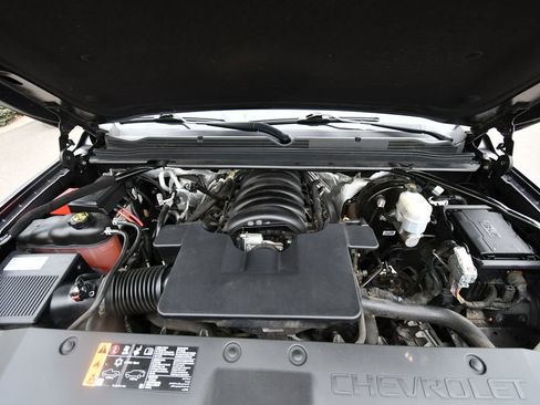 Used 2018 Chevrolet Suburban Premier AWD/4WD image 13