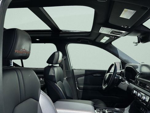 Certified 2025 Honda Pilot TrailSport image 44