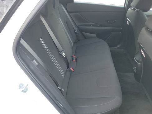 Certified 2025 Hyundai Elantra Sport image 18