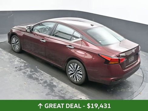 Used 2025 Nissan Altima 2.5 SV image 40