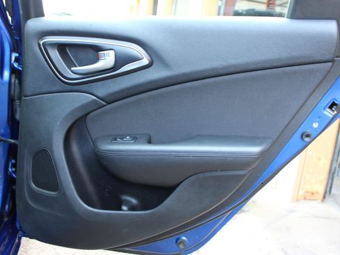Used 2016 Chrysler 200 Limited FWD image 40