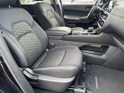 Used 2024 Nissan Pathfinder SV FWD image 11