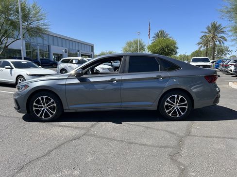 Used 2025 Volkswagen Jetta Sport FWD image 2