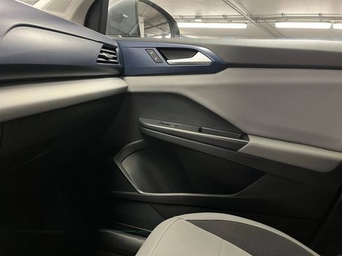 Certified 2022 Volkswagen Taos SE image 31