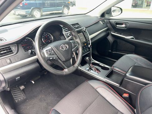 Used 2017 Toyota Camry SE image 25