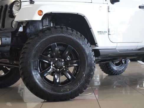 Used 2014 Jeep Wrangler Unlimited Sahara AWD/4WD image 15