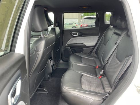 Used 2024 Jeep Compass Latitude AWD/4WD image 14