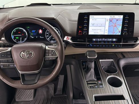 Certified 2023 Toyota Sienna Platinum image 9