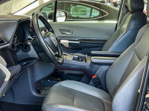 Used 2024 Toyota Sienna XLE FWD image 17