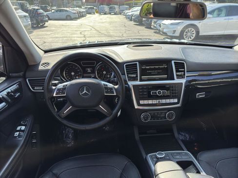 Used 2015 Mercedes-Benz GL 550 4MATIC w/ Accessory Chrome Package image 34
