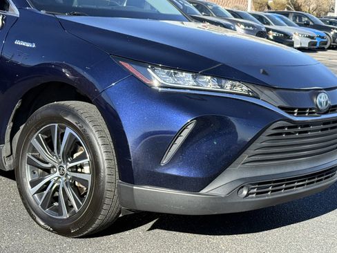 Used 2021 Toyota Venza LE w/ Carpet Mat Package (TMS) image 2