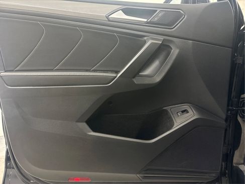 Used 2022 Volkswagen Tiguan SE image 26