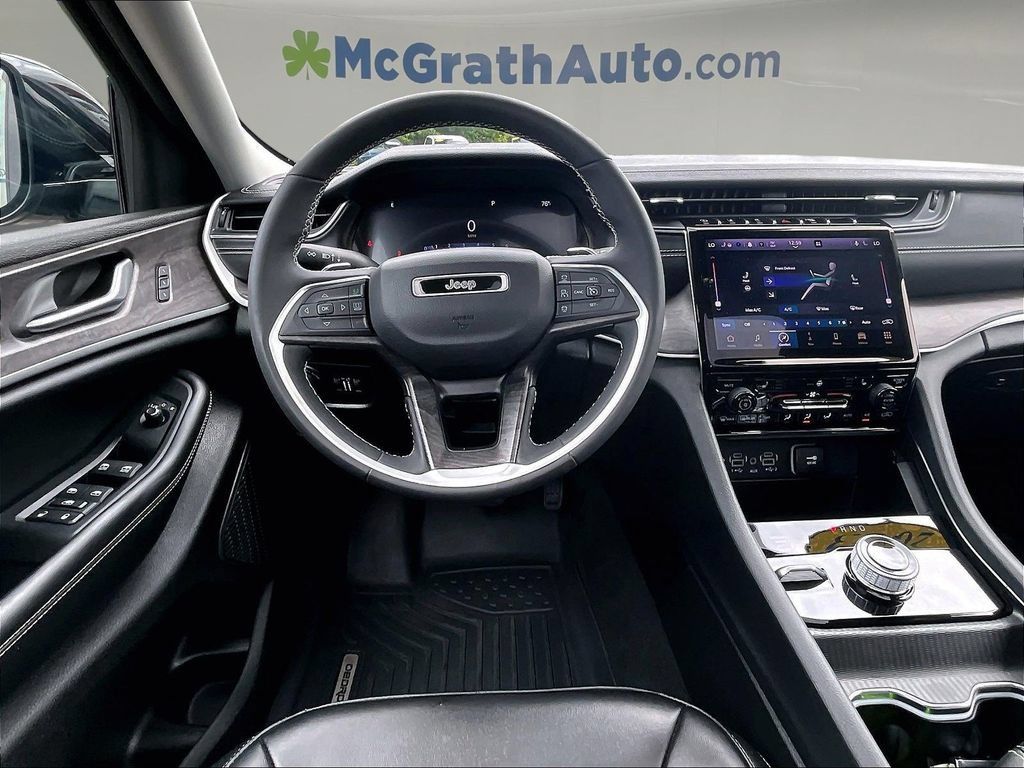 Used 2023 Jeep Grand Cherokee Limited AWD/4WD image 10