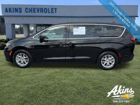 Used 2024 Chrysler Pacifica Touring-L FWD image 9