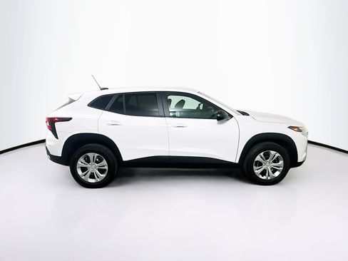 Used 2025 Chevrolet Trax LS FWD image 10