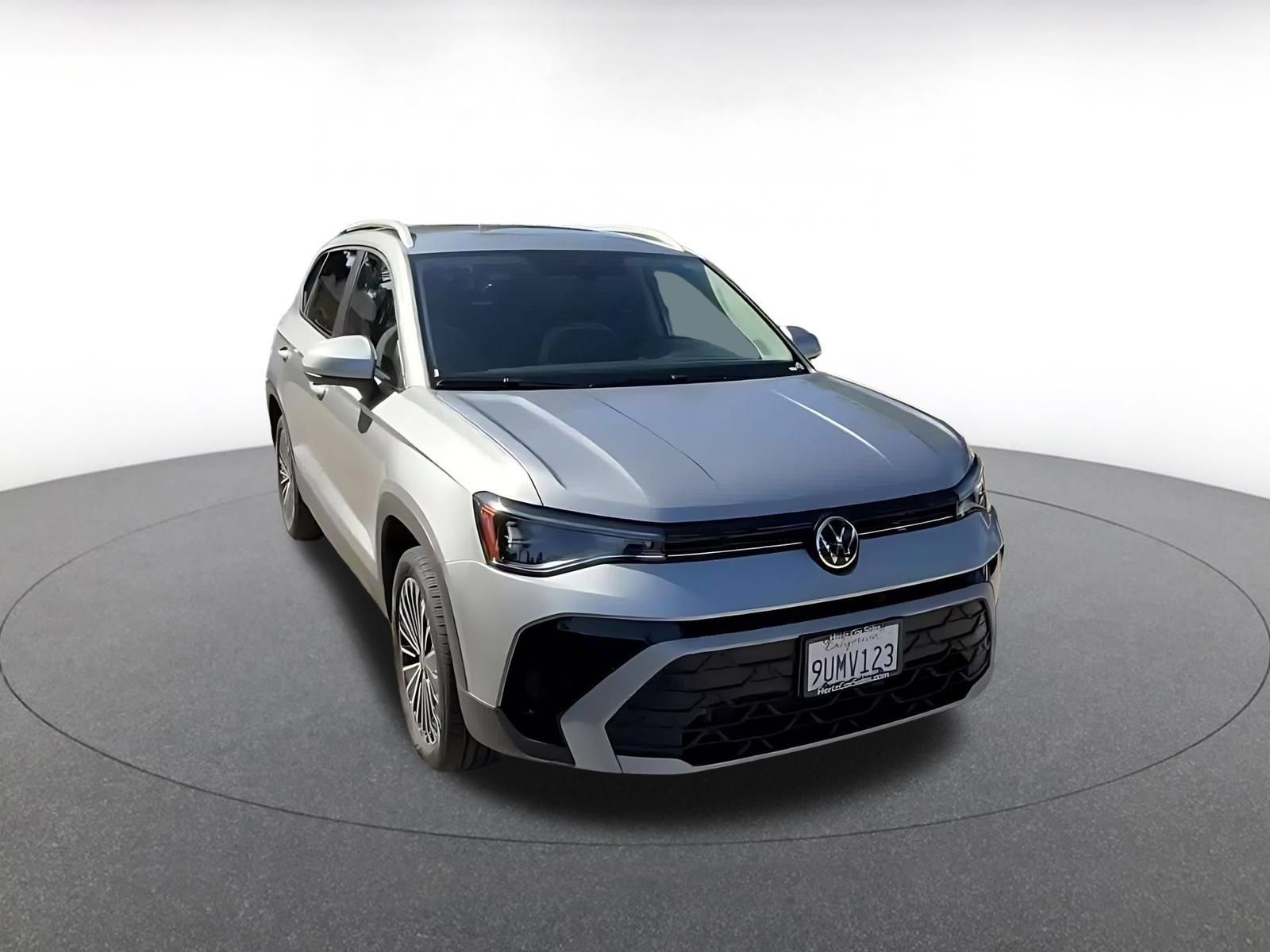 Used 2026 Volkswagen Taos SE FWD image 3