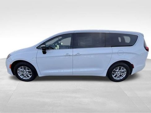 New 2026 Chrysler Voyager LX image 3