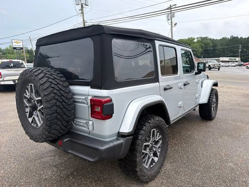 Used 2024 Jeep Wrangler Unlimited Sahara w/ Safety Group AWD/4WD image 5