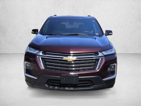 Used 2022 Chevrolet Traverse LT w/ LT Premium Package AWD/4WD image 2