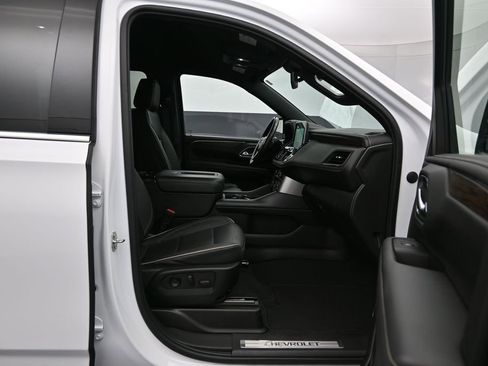 Certified 2023 Chevrolet Suburban Premier RWD image 28