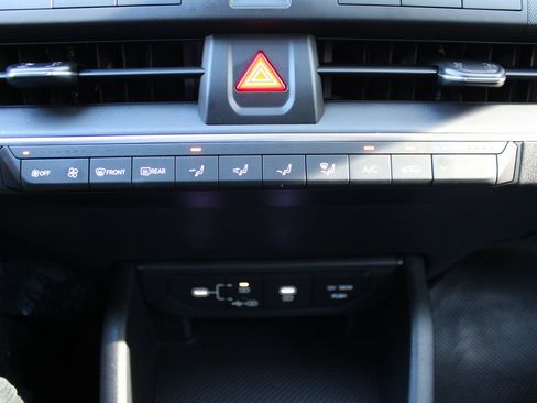 New 2025 Kia K4 LXS image 32