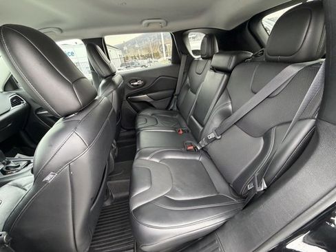 Used 2019 Jeep Cherokee Limited image 34