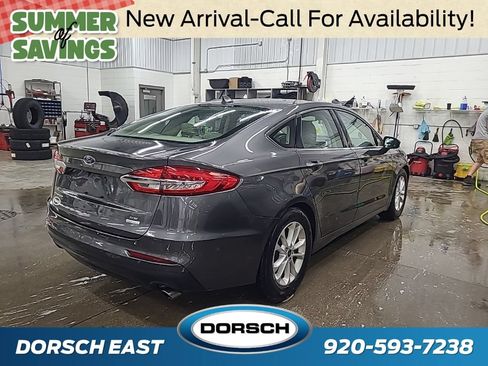 Certified 2019 Ford Fusion SE FWD image 3