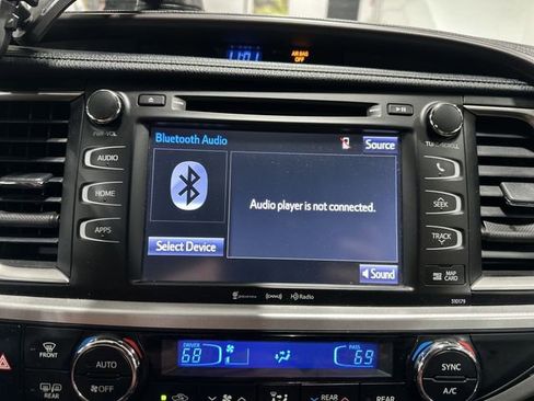 Used 2017 Toyota Highlander XLE image 30